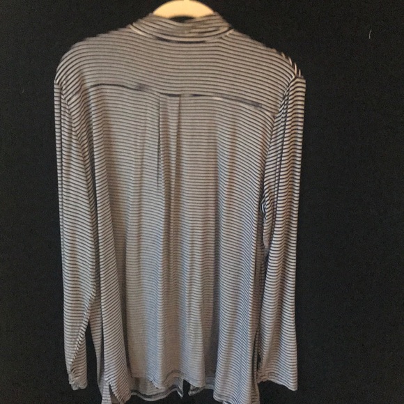 Lands End ladies navy  striped knit shirt size XLP - Picture 3 of 5